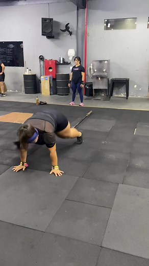 Treininho que eu arrasei e fui arrasada, o Crossfit consegue fazer isso gente kkkkkk #fitness #crossfit #treino #rj40graus✅ #fitnessmotivation