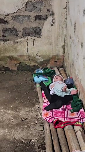 1.4M views · 7.7K reactions | Baby eat candy #reelsvideoシ #viralreelsシ #videoviralシ #reelsfbシ #reelsfypシ #baby #mother | Food TV | Facebook