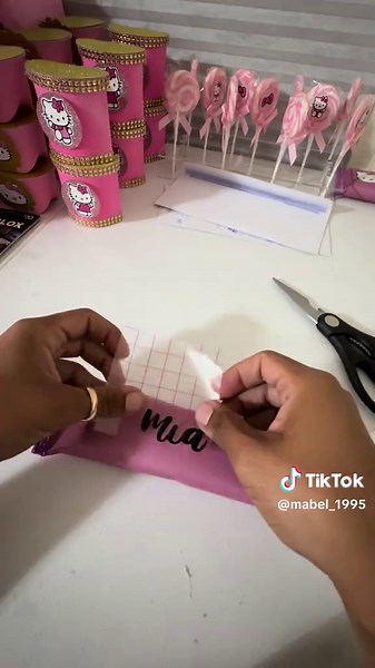 Galletas oreos para decorar mesa de postres #manualidadesfaciles #decoration #hellokitty #fyp #mesadedulces