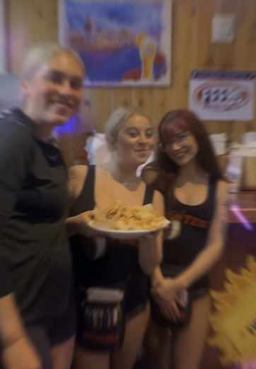 You spin my head right round 🤣 #oceancity #hootersocmd #oceancitymaryland #maryland #md #wings #usa #food #tiktok #2025 #trending #oceancityboardwalk #trend #fyp #restaurant #foodtok #hotsauce #summer #foryoupage #viral #beach #vibes #for #you