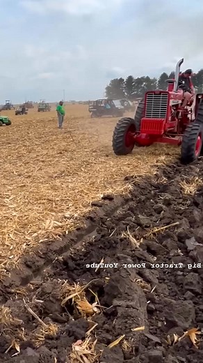 JOHN DEERE 9R 440 Tractor Planting Corn #tractor #agriculture #farm #johndeere #farming #farmer #fendt #newholland #tractors #farmlife #traktor #masseyferguson #landwirtschaft #claas #caseih #jattlife #agro #swaraj #tractorlife #jatt #farmers #ford #agricultura #tochan #punjabi #harvest #valtra #agri #case #r | Adriana Fokker