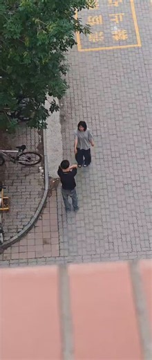 💥 女大学生第一次给了他，结果怀孕后男生翻脸不认！女生彻底崩溃，校园里当众脱衣痛哭爆料#51吃瓜 #渣男 #第一次 #当众爆料 #聊天记录