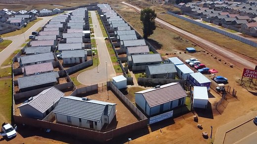 🏡Sky City is a Cosmopolitan Projects Johannesburg project that is located near Alberton in Gauteng. This project is a fast-growing development with a shopping mall, fast food restaurants, an Engen garage, play parks, soccer fields, a private school, jogging trails, a church and a crèche.🏡 📍 – Sky City, Alberton South 🛏 - 2 Bedrooms 🛁 – 1 Bathrooms 🚗- open parking✅ ⚡️ - Prepaid electricity✅ 🐕🐈‍ - Pet friendly ✅ ♿️ - Wheel chair friendly ✅ ☀️ - Solar geyser✅ To book your exclusive viewing 