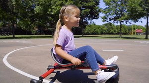 Radio Flyer Stingray Fun Drifting Ride-On Scooter for Kids Ages 3-8, 360° Spin Out Action, Adjustable Seat for Growing Children, Outdoor Toy