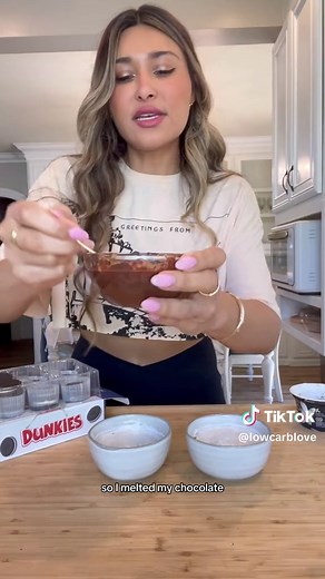 HIGH PROTEIN MAGIC SHELL YOGURT CUP! #easyrecipe #easydesserts #highproteindessert #lowcarbdessert #weightlosstransformation