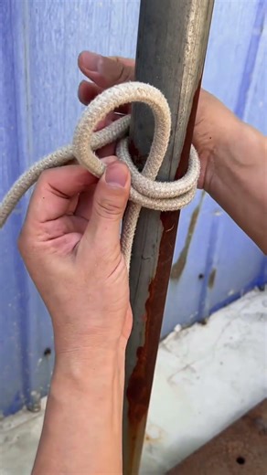 Double loop fixed knot tying method to handle complex situations