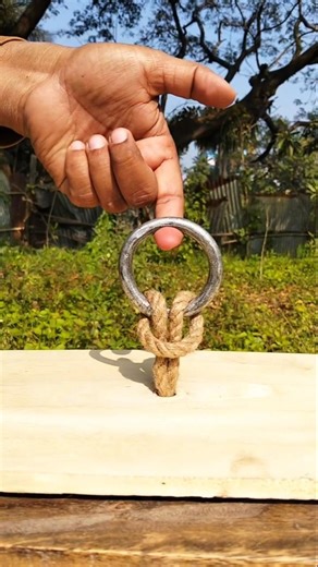 “Smart Wire & Rope Trick | Strong Tie Hack in Seconds!”🪢WireHack #RopeTrick #DIYGadget #LifeHacks