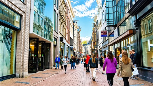 What is it like walking through Amsterdam shopping streets?