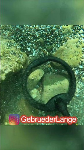 Gold diving with a #metaldetector on Crete!! 💍