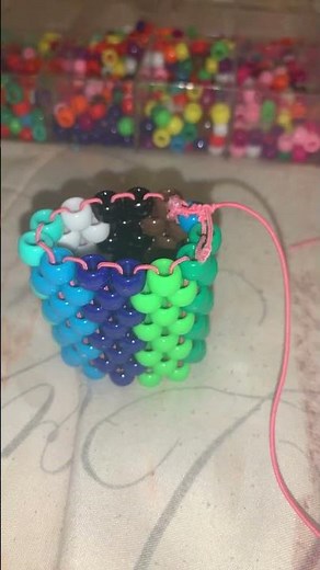 mini kandi purse tutorial! #kandi #kandipurse #kandikid #kandibeads #ponybeads #bracelets
