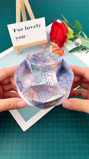 Origami compartmentalized storage box, you can even put candy in it! #christmas #tutorial #DIY #paper #crafts #origami #papercraft #handmade | People Crafts