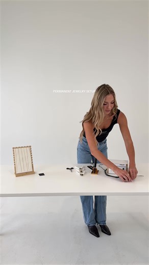 Fast setup, zero hassle. Everlinx offers: ⚡️Everarc Welder ⚡️Everpower Power Bank ⚡️Compact Tool Setup ⚡️Premium Chain Styles …so you can create permanent jewelry and run your business anywhere. Whether you’re at a pop-up, event, or traveling to clients, Everlinx is designed to move with you. Portable, powerful, and ready in minutes. Comment ‘EVERLINX’ for more info 🫶🏼 #Everlinx #PermanentJewelry