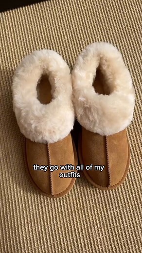 Just in case you needed any more convincing to buy some new shoes 😊 These are SO comfy and the perfect slipper for Autumn! | UGG Express