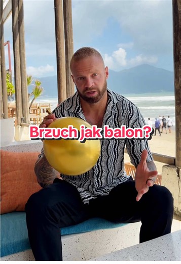 Jesz zdrowo, a Twój brzuch nadal wygląda jak balon? I nie To nie tłuszcz z pizzy. To stan zapalny z jelit. Oto 3 ukrytych winowajców: 1⃣ Dysbioza: Złe bakterie wygrywają z dobrymi, a Twoje ciało w panice magazynuje tłuszcz. 2⃣ Nieszczelne Jelito: Toksyny przenikają do krwi. 3⃣ SIBO: Bakterie w jelicie cienkim kradną Ci składniki odżywcze i blokują metabolizm. A spadek estrogenu po 40-tce tylko dolewa oliwy do tego ognia. Nie zgadniesz tego „na oko”. Potrzebujesz diagnostyki. Chcesz wiedzieć, jak