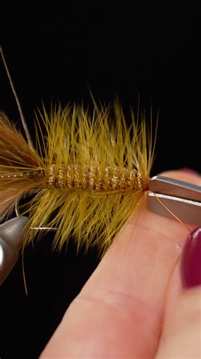 It’s a woolly bugger with - quite literally - a twist! As it turns out, flash looks fun spun up like yarn and gives the woolly bugger body a sparkly, segmented look! To make things even more interesting, this is an articulated bugger (and a large one at that) with two hooks connected via trailer wire. That feature, along with the wire reinforcement rib on each segment presented the perfect opportunity to use Renomed’s BRAND NEW Wirecutters! Folk, these things are awesome! More details from Renom