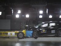 VIDEO: Crash Test Lexus RZ (Euro NCAP)