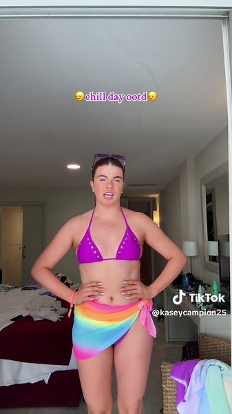 Chill Day Outfit Inspiration for Pool Days