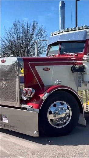 Classic Custom Peterbilt The King of the Road #bigrig #workingrigs #trucking