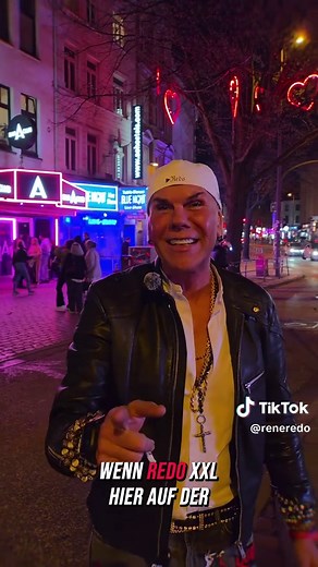Redo XXL Hamburg? ⚓️ Ich war in Hamburg unterwegs und habe mir auf der Reeperbahn die Atmosphäre und das Umfeld angeschaut. Mich interessiert, wie Gastronomiekonzepte in unterschiedlichen Städten wahrgenommen werden. Deshalb habe ich mit Menschen vor Ort über die Idee gesprochen, wie ein Konzept wie Redo XXL im Hamburger Umfeld wirken könnte. Die Gespräche waren spannend und geben interessante Denkanstöße für die Zukunft. #hamburg #kiez #nachtleben #gastro #reeperbahn