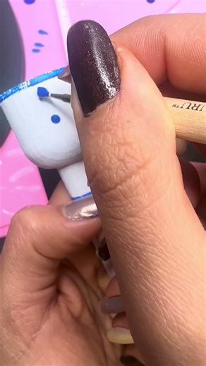 ¡Mira cómo pinté estas brochas de maquillaje talavera!