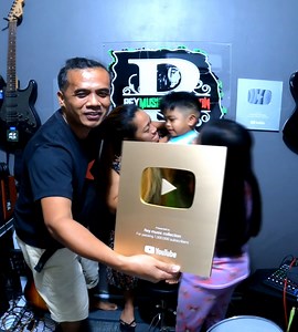 GOLD PLAY BUTTON #reymusiccollection | Rey Music Collection
