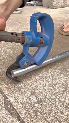 Heavy Duty Manual Conduit Pipe Bender for Precise Metal Shaping