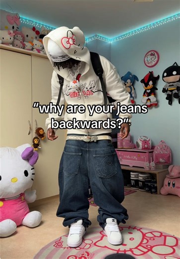 @[ᴍᴜʀ - ᴢᴇᴇ]® #murzz #sanrio #hellokitty | backwards jeans