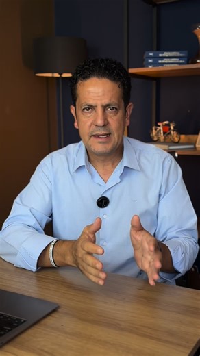 Marcio Fonseca | Treinador de empresários on Instagram: "Muitos empresários confundem presença com liderança e controle com segurança. Mas empresa que só funciona com o dono presente não é organizada, é uma empresa frágil. Controle de verdade vem de processo claro, decisão bem definida e gente preparada para executar. Quando tudo passa por uma pessoa só, o crescimento trava e o risco aumenta. Quem quer liberdade precisa aprender a sair da operação sem perder o comando. 👉 Se você quer construir