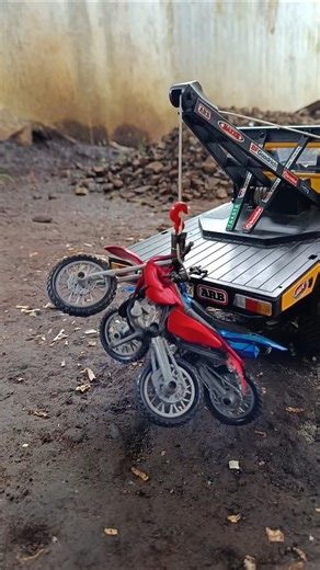 RC Land Cruiser 79 MN82T Towing Two Mini Motocross Bikes! 🔥