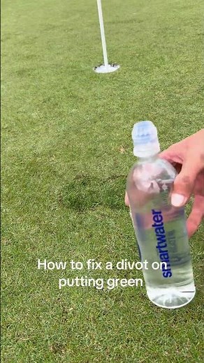 How to fix a divot on putting green #golf #repair #greens #lawncare #divot #satisfying #asmr #golfer