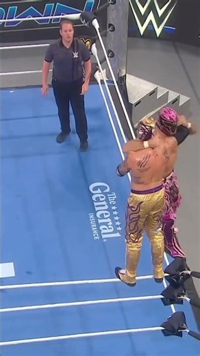 THIS 🔥 IS 🔥 AWESOME 🔥 #SmackDown