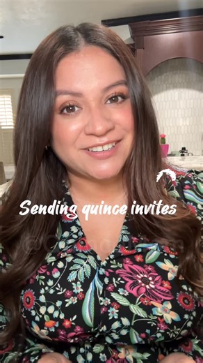 Quince Mom | When to give the quince invites #quincetips #quinceinvites #quinceañera #quincemomtips #quinceinvitations | Instagram