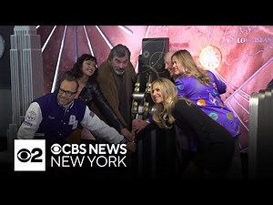 "Blue Bloods" cast joins families of fallen NYPD officers for ESB lighting ceremony