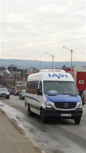 Microbuz Mercedes Benz Sprinter IS 34 VDR Pe Ruta Păun Iași Părăsind Stația Piața Albă