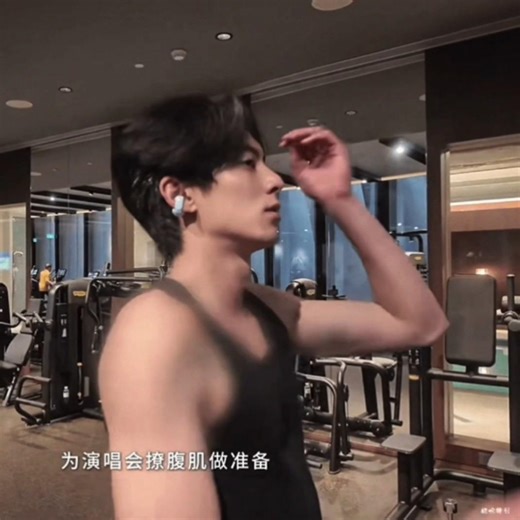 Dedication & many gym sessions went into preparing for D.Party Macau. Dylan showing his abs 🔥