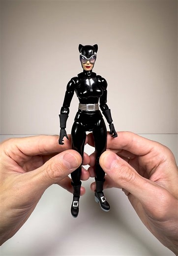 Mafex Hush Catwoman Action Figure Unboxing