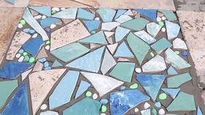 4.4K views · 124 reactions | Dezvăluie-ți latura creativă cu un pavaj mozaic în baie sau în grădină! E simplu de realizat și oferă un aspect modern. | Leroy Merlin Romania | Facebook