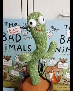 🎄🤗🌵♥️🤶🏻 . #DancingCactus via @ladyaxolotl | Jennifer Garner