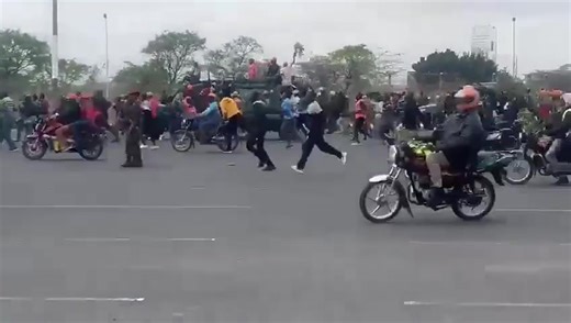The crowd at JKIA has broken through to receive the body of Raila Amolo Odinga from India. | The Reporter KE