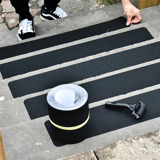 What Types of Adhesive Are Used for Anti Slip Tape? | Jerrytape