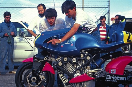 Se llamaba John Britten y con solo 40 años ya era el ingeniero de motos más influyente del mundo, pero la mala suerte nos privó de su revolución