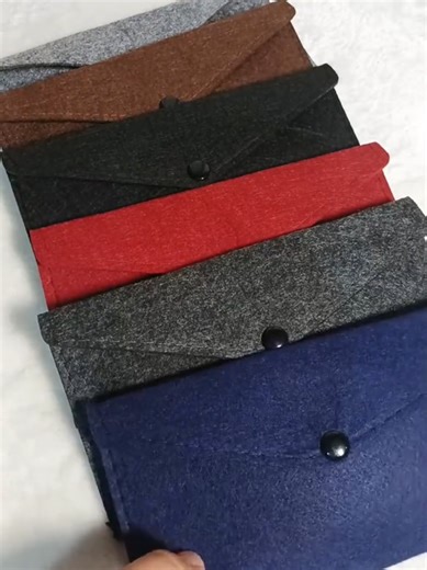 felt envelope for multiple purposes! pwede sa phone, money, eyewear, pens, etc. super affordable! #envelope #moneyenvelopes #phonecase #multipurpose #reusable