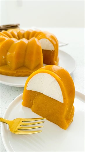 Gelatina saludable de mango y yogurt Mis postres si o si en casa con este calor, gelatinas!!! De qué otro sabor hacemos? L@s leooo Ingredients 1/3 tza leche 1 1/2 sobre de grenetina 600 gr de yogurt griego sin azúcar 1 cdita vainilla 1 1/2 cda monkfruit o 100 gr azúcar Gelatina mango 3/4 tza de agua 4 sobres de grenetina 680 gr pulpa mango (aprox 5 mangos) 1 1/2 cda de monkfruit o 100 gr de azúcar 2 tzas de agua . . . . . . . . . #recetas #recetassaludables #receta #gelatina #mango #recetasdulce
