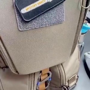 MYSTERY RANCH 全新Rip Ruck 除了放棄原來的22L Rip Ruck容量設定，分開了3個不同容量背包款式，分別是Rip Ruck 15L/24L/32L，設計師更放棄使用了Duraflex扣具，採用了磁石扣，單手可以輕鬆操作，使用起來更得心應手。 #MYSTERYRANCH #ripruck #ripruck15 #ripruck24 #ripruck32 #duraflex #fidlock #backpack #edc #everdaycarry #travel #work #casual #snapshot #hongkong #kwuntong #causewaybay | Suburban