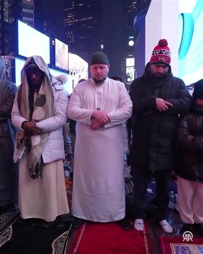 مراسم افطاری و اقامه‌ی نماز تراویح در نیویورک #basara #رمضان_كريم