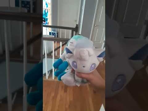 [not a short] Snowie the Glaceon and an Alolan Vulpix friend, a snow playtime 1