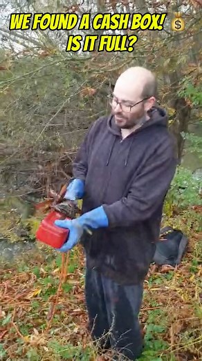 We Found a Cash Box Magnet Fishing. 🧲 What’s Inside?! 💰 Darren Schaefer #magnetfishing #magnetfishinguk #treasurehunt #cashbox #oxford | Hooliganoutdoorsuk