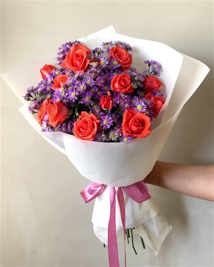 Truffle Blush A Bouquet That Speaks from the Heart 🌸 Soft, romantic, and full of meaning. The Truffle Blush Bouquet features stunning Salmon Roses and delicate Aster Flowers, handpicked for their rich color and velvety beauty. Perfect for: Birthdays Heartfelt apologies Milestone anniversaries Or simply brightening someone’s day Each stem symbolizes love, wisdom, and faith, carefully arranged to create a bouquet that leaves a lasting impression. 🌷 Fresh-cut flowers 🌷 Handcrafted arrangement 🌷