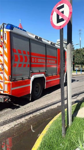 Sale B-3 procede a 10-9-1 Bulnes y Diego Portales #bomberosdechile #bomberos #firefighter