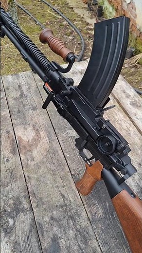 NEW MACHINE GUN